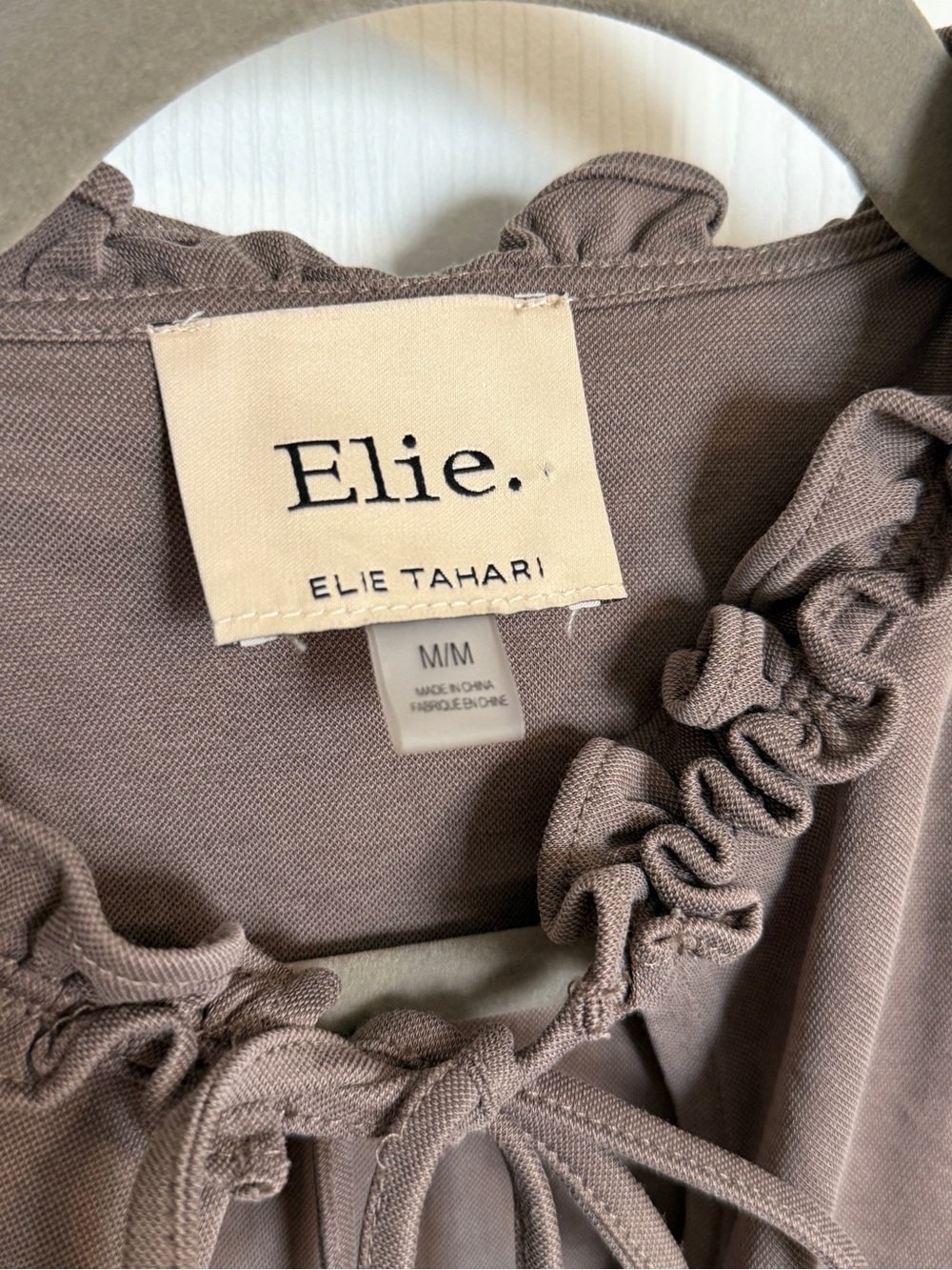 Elie Tahari Taupe Peplum Blouse Size M Tie Neck Ruffle Long Sleeve - Picture 7 of 10